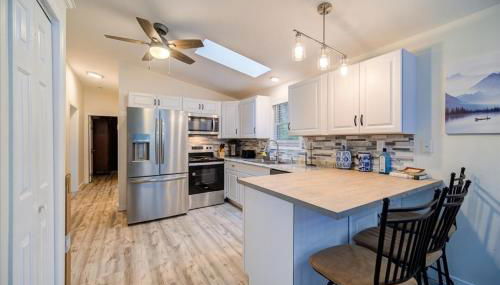 Catskills Lakefront with Hot Tub, Sauna and Theater - Foto 2