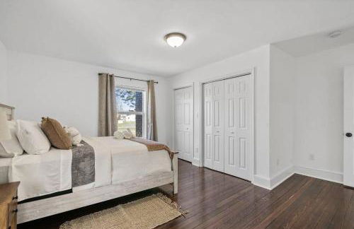 Newly Renovated Modern Farmhouse - Foto 8