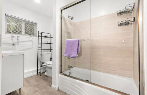 Entire Private Home with 4 Bedrooms 3 Bathrooms, King Bed, Big Yard, Prime Area, Ranch Style, Available Now - Photo 35