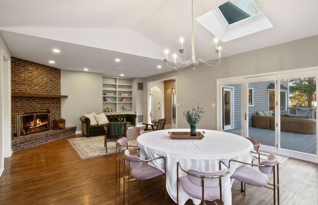 Elegant Spring Stay on Peaceful Retreat - Photo 48