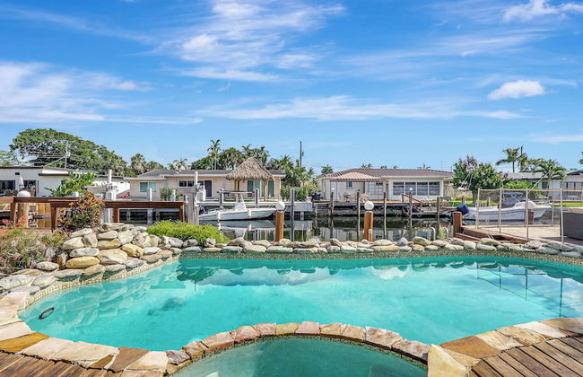 Waterfront Villa Private Pool! - Foto 1