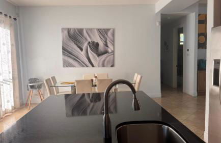 LA Dream Gem - Beautiful Home with Spa - Foto 30