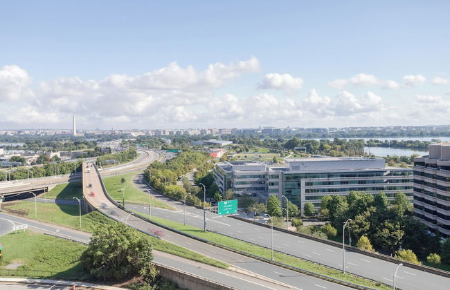 Modern Pentagon City Retreat - Photo 60