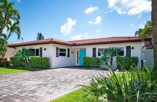 Charming Beach House w/Private Pool Paradise~WALK TO BEACH - Foto 30