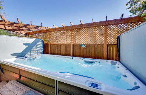 Spacious Home with Swim Spa and Deck in Medford! - Foto 29