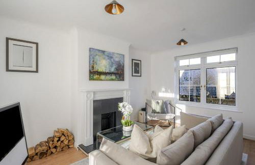 Luxurious 3 Bed House with Free Parking, Sky TV, Movies & Netflix - Foto 26