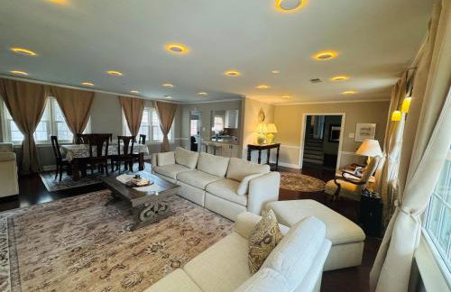 Bright Home for Family and Groups with Patio - Foto 30