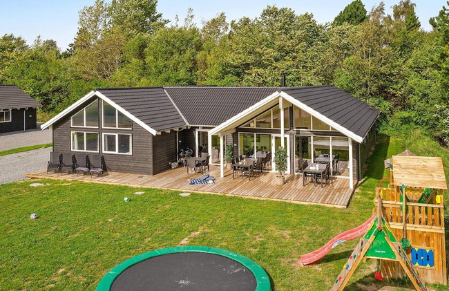 Chic Holiday Home in Hovedstaden near Sea - Photo 1