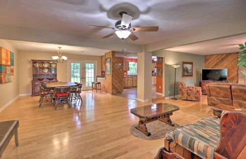 Hendersonville Home with Fire Pit 5 Mi to Downtown! - Foto 7