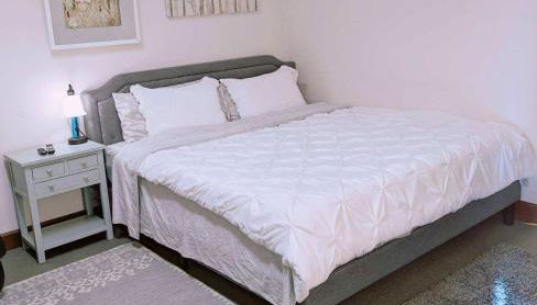 Uptown area, Cozy king Suite, quiet and private, free parking, walk to restaurants - Foto 3