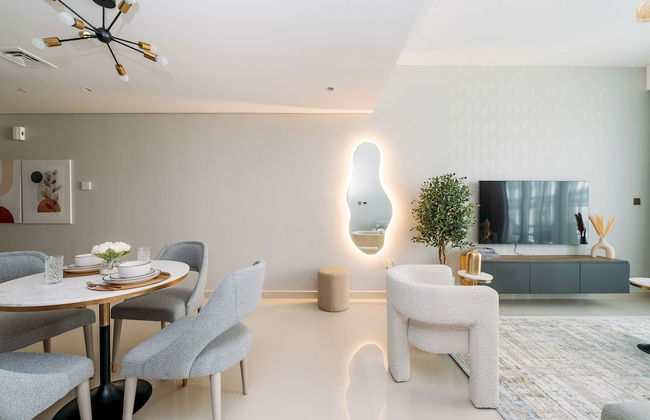 New! Luxurious Stay Dubai Creek Balcony & View - Photo 10