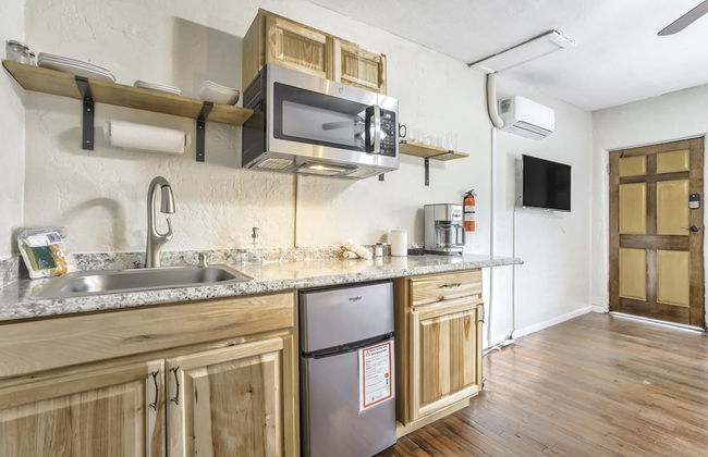 1BD Suite Trails & Garden of the Gods Dogs Welcome! - Photo 7