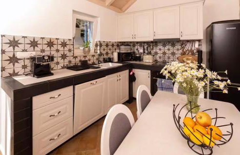 3 Bedroom Stunning Home In Zarace - Photo 4