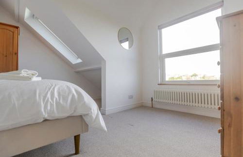 Stylish 3-Bed Home - 2 Mins to Beach & Town - Foto 28