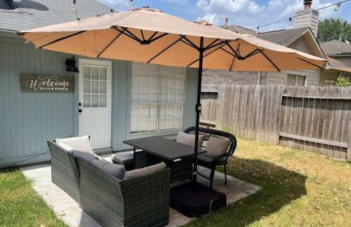 IAH Place: 4 bed, patio-sleeps 8+ - Foto 24