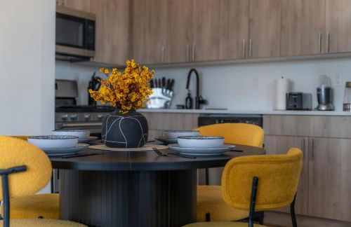 Bright and Bold Escape with NYC Views and Free Parking, Sleeps 9 and 2 Baths - Foto 33