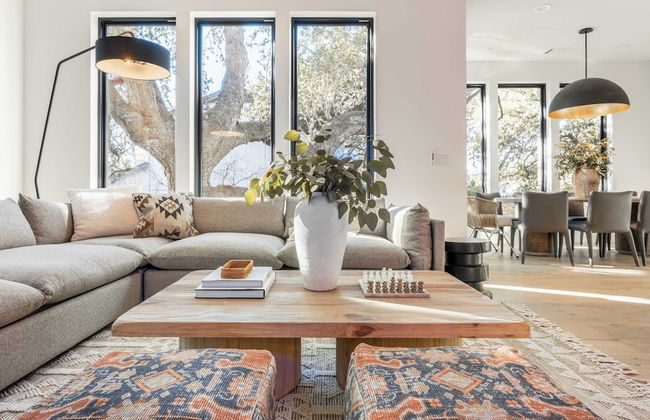 Modern Retreat w/ Pool, Guest House & Deck Lounge Henley by Avantstay - Foto 11