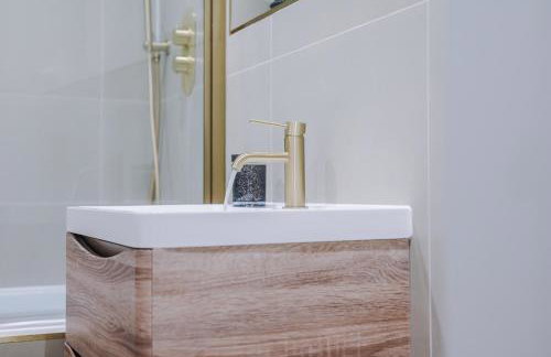 Chic 2Bed Apartment in Heart of Altrincham - Pass the Keys - Foto 19