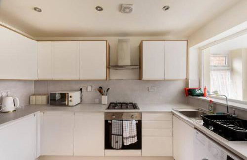 Overbury Lodge, Birmingham with FREE Parking - Photo 28