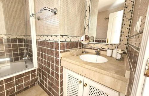 Amplia Casa en una zona ideal - Pass the Keys - Foto 21