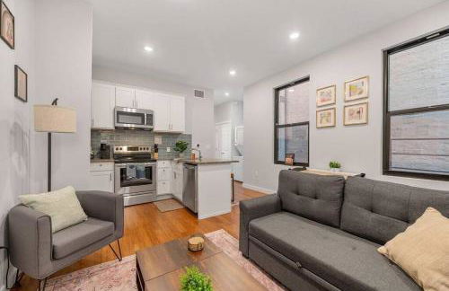 Prime OTR off Vine St, Lux Full Bed, Fast WiFi, Fully Equipped, 50in TV, Sleeps 4ppl - Foto 9