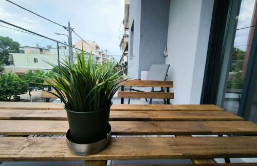 Floral Home 2 - 1st floor apt with private parking! - Photo 10