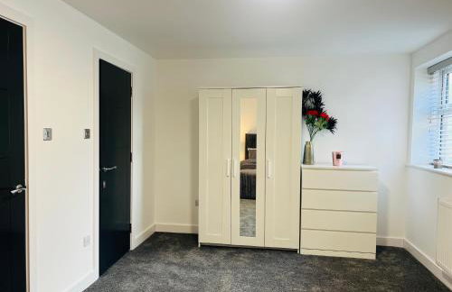 Luxurious New Home Near Airport - Foto 4