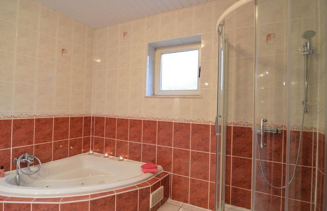 Holiday Home in Waimes With Pool & Sauna - Foto 18