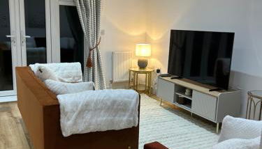 Kings Reach Slough nr Legoland and Ascot Stylish Homely House Sleeps Eight - Foto 2