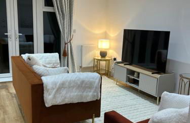 Kings Reach Slough nr Legoland and Ascot Stylish Homely House Sleeps Eight - Foto 2