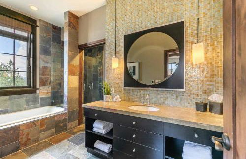 One Village Place 502 by East West Hospitality - Foto 21