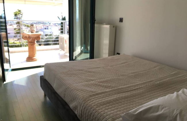 Stunning 4-bed Villa in Lagonisi Kalivia Thorikou - Photo 9