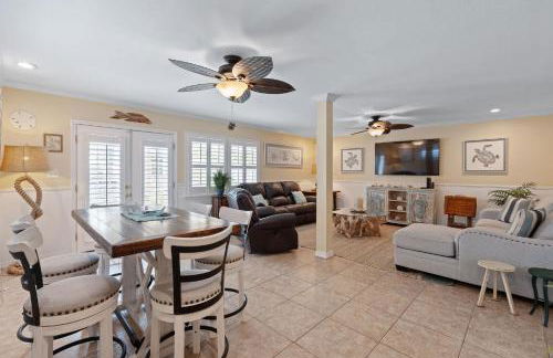 Florida Breeze l Hot Tub l Walkable - Foto 27