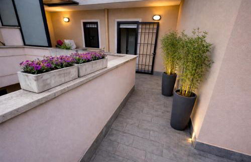 Attico Luminoso con Terrazzo e Parcheggio Gratuito - Foto 7