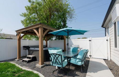 Updated Family Friendly Hillyard Gem NEW HOT TUB! - Foto 55