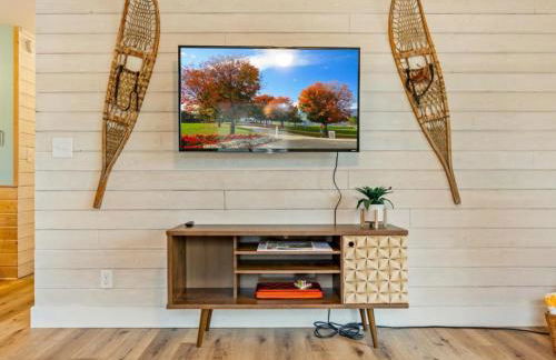 Cute Whitefish Cabin with Hot tub - Foto 23