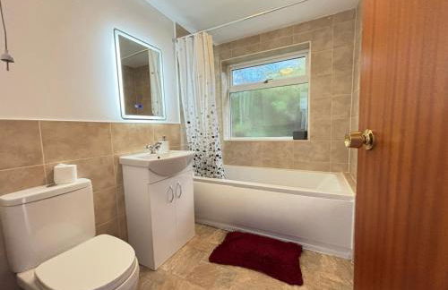 The Luxe 2BR Specious Bungalow - Garden & Parking - Foto 24