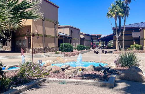 Pools and Pickleball! Dog-Friendly Home in Surprise - Foto 27