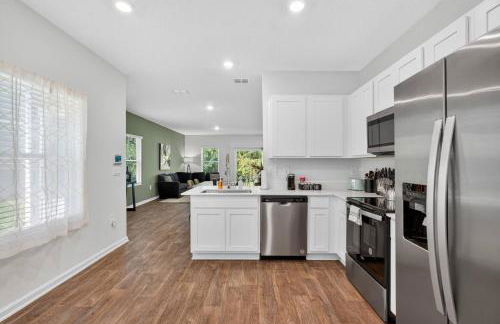 3BR Townhome/Close to Mayo and Beaches! - Photo 6