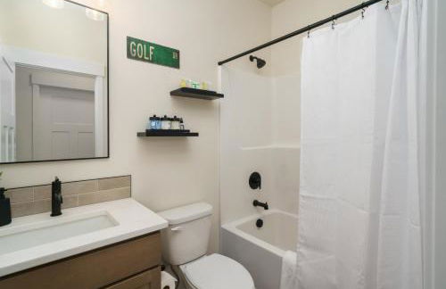 Golf Getaway, Hot Tub, EV Charger, New 2025 Build - Photo 8