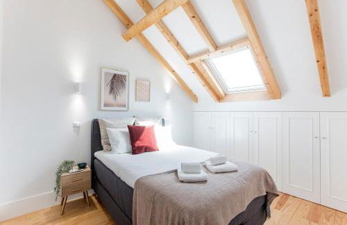 Bright 3BR Flat w/ AC in City Center by LovelyStay - Photo 12