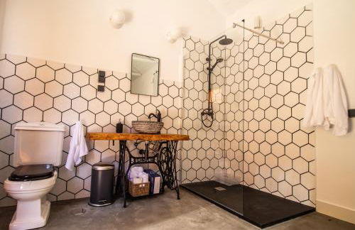 Villa Regionalista principios Siglo XX 1919 -Pedregalejo-Baños del Carmen-A UNOS METROS DEL MAR!!! PISCINA CLIMATIZADA BAJO PETICION - Photo 45