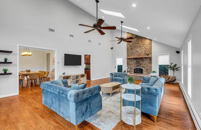 Cozy Private Home W Fireplace Outdoor Kitchen - Photo 40