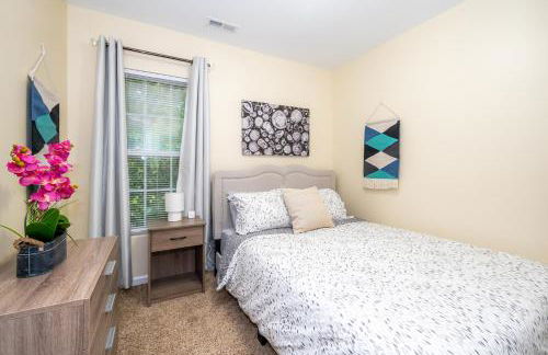 Serine Space - Townhome - King Bed - Duke - Long Term Stays - Foto 10