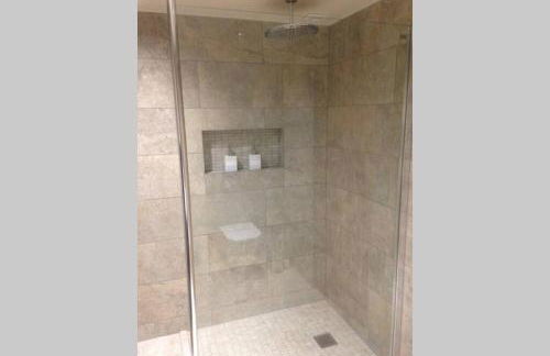 Luxury Coach house next to woodland in Knutsford - Photo 14