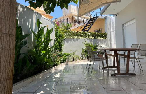 Cozy Kolonaki Retreat - Photo 27