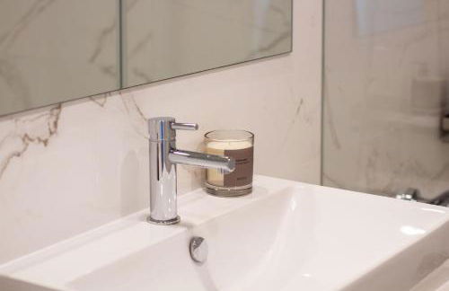 Gaia Elegant Apartment with Patio by LovelyStay - Foto 47