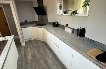 Modern 2 Bedroom Private Detached Cottage - Photo 22