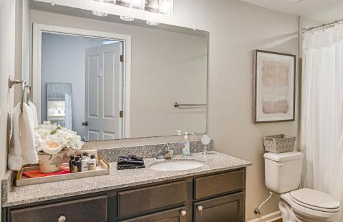 Cotton District Condo Walkable Spot for Game Day! - Foto 13