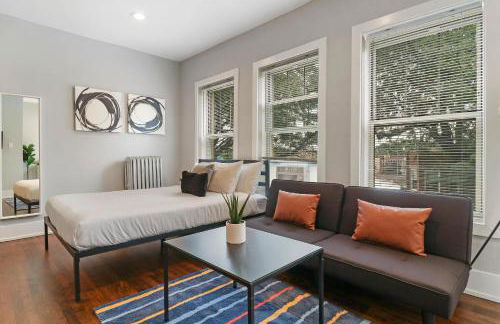 Modern Minimalist Studio Apt in Portage Park - Pensacola 3W - Foto 1